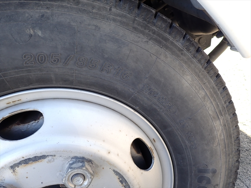 【352249】4段クレーン付き平ボディ　ラジコン付|中古トラックの販売・買取・査定のアイナビ