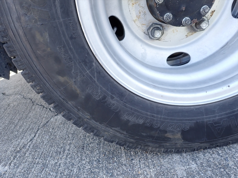 【352249】4段クレーン付き平ボディ　ラジコン付|中古トラックの販売・買取・査定のアイナビ