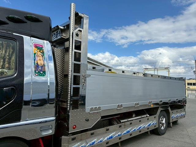 車検付セーフティローダーフルキャブリーフサス造りボディ|中古トラックの販売・買取・査定のアイナビ