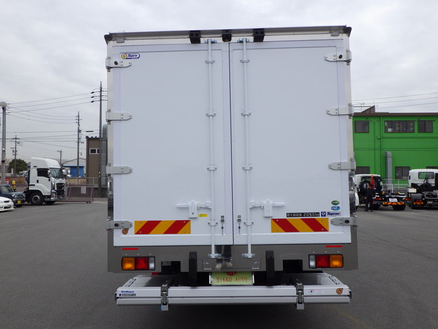 三菱2KG-FK65F冷凍車4tワイド格納ゲートジョロダー|中古トラックの販売・買取・査定のアイナビ