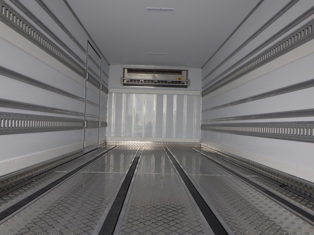 三菱2KG-FK65F冷凍車4tワイド格納ゲートジョロダー|中古トラックの販売・買取・査定のアイナビ