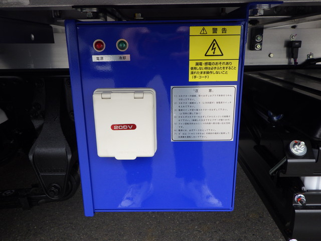 三菱2KG-FK65F冷凍車4tワイド格納ゲートジョロダー|中古トラックの販売・買取・査定のアイナビ