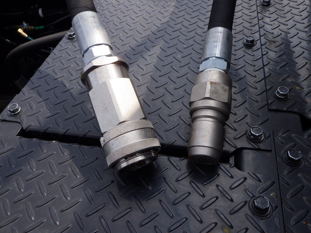 三菱 2RG-FP84VDR リンク式テレスコ式兼用ダンプポンプ トラクタ|中古トラックの販売・買取・査定のアイナビ