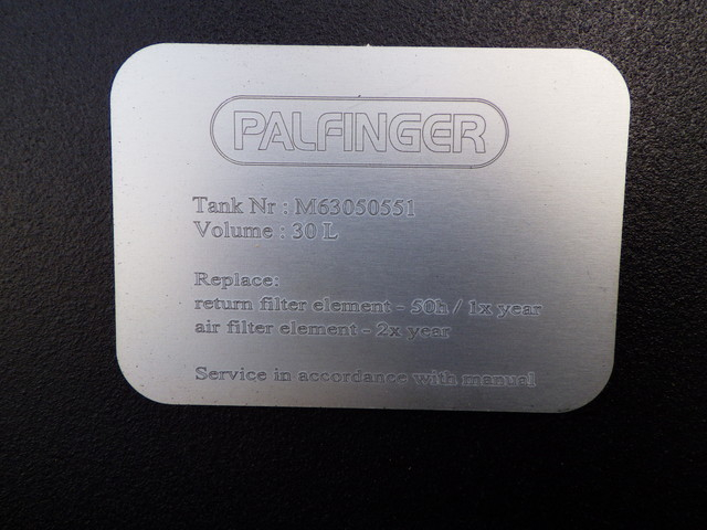 日野2KG-FD2ABAアームロール4t標準幅|中古トラックの販売・買取・査定のアイナビ