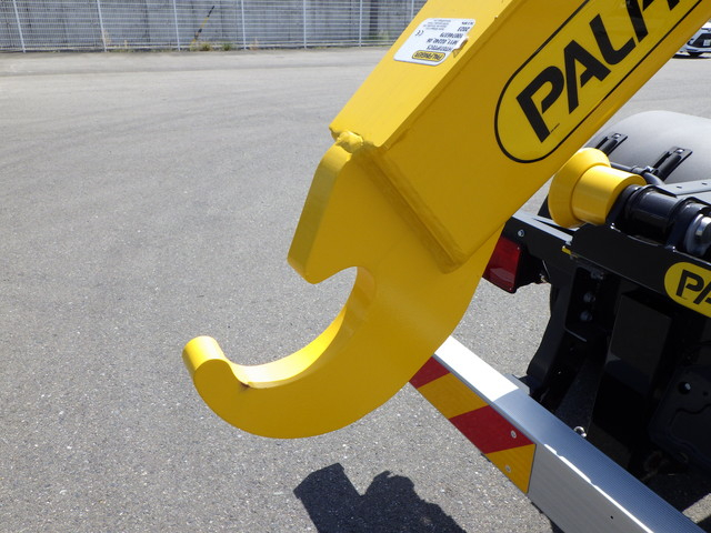 日野2KG-FD2ABAアームロール4t標準幅|中古トラックの販売・買取・査定のアイナビ