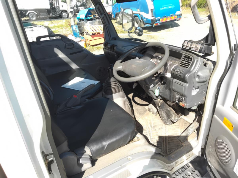 平成17年 いすゞ 2トンプレス 現状渡し|中古トラックの販売・買取・査定のアイナビ