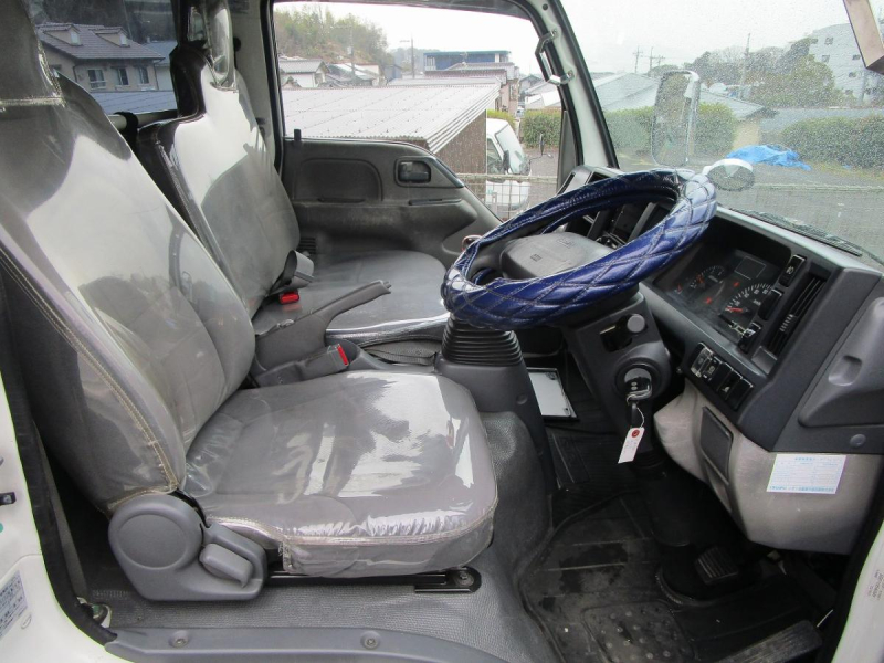 Wキャブ 床鉄板張り|中古トラックの販売・買取・査定のアイナビ