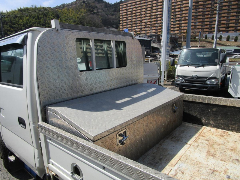 Wキャブ 床鉄板張り|中古トラックの販売・買取・査定のアイナビ
