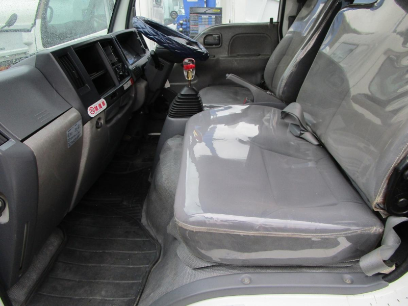 Wキャブ 床鉄板張り|中古トラックの販売・買取・査定のアイナビ