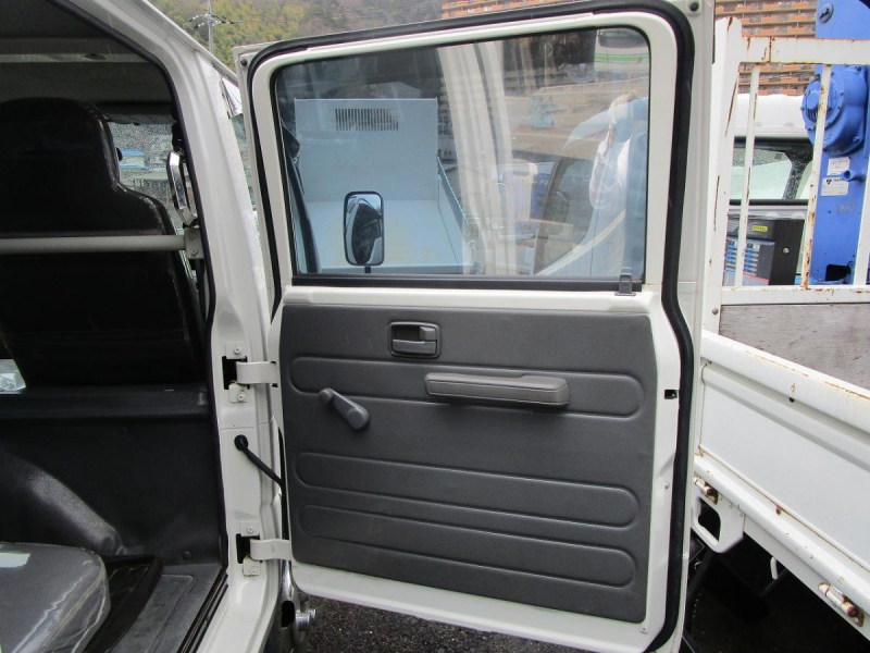 Wキャブ 床鉄板張り|中古トラックの販売・買取・査定のアイナビ