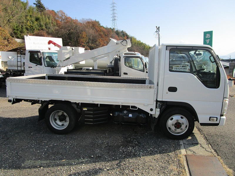 平ボデー　4WD　床シマ板張り　外装塗装済|中古トラックの販売・買取・査定のアイナビ