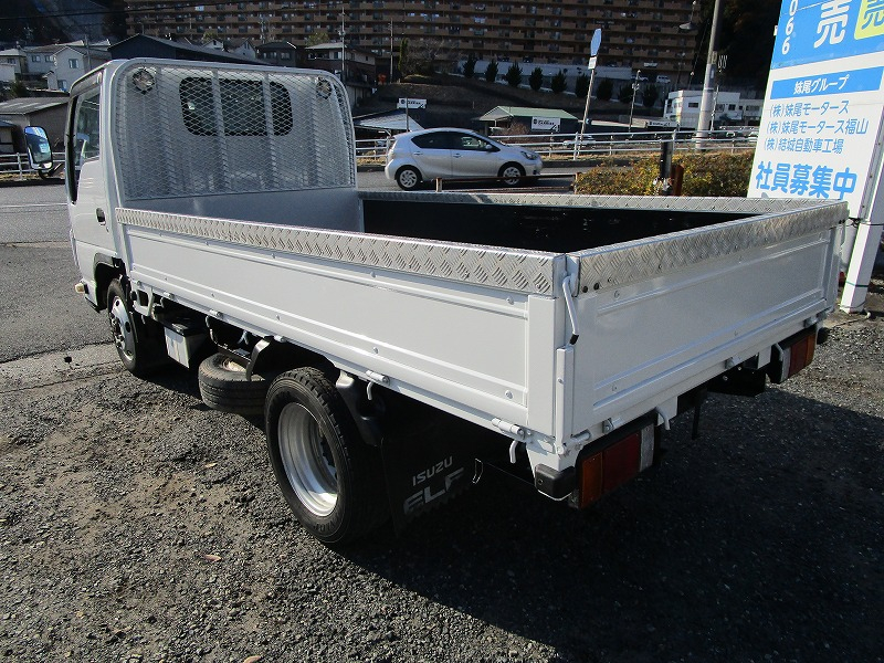 平ボデー　4WD　床シマ板張り　外装塗装済|中古トラックの販売・買取・査定のアイナビ
