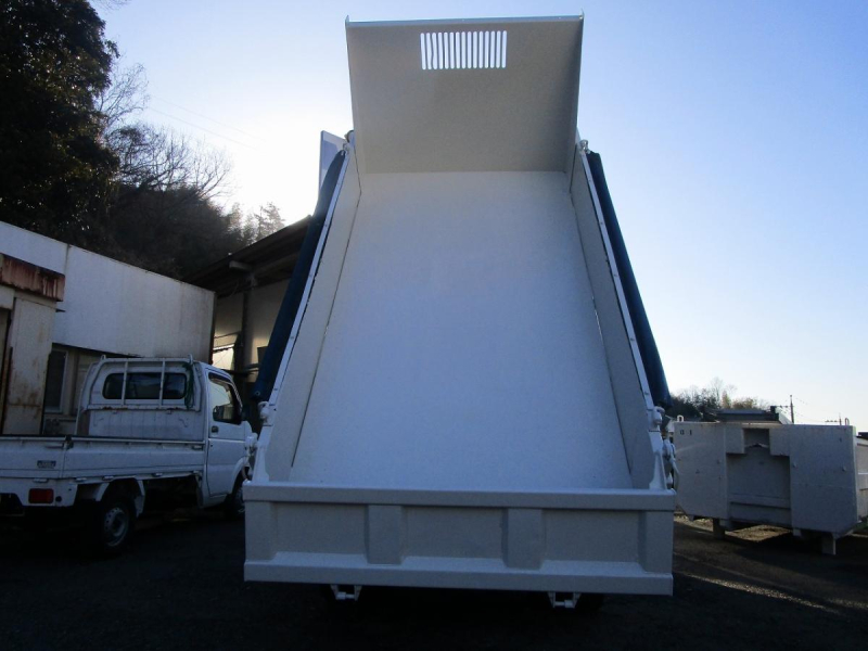 ダンプ　極東開発DD02-31　積載量3,000Kg　全低床|中古トラックの販売・買取・査定のアイナビ