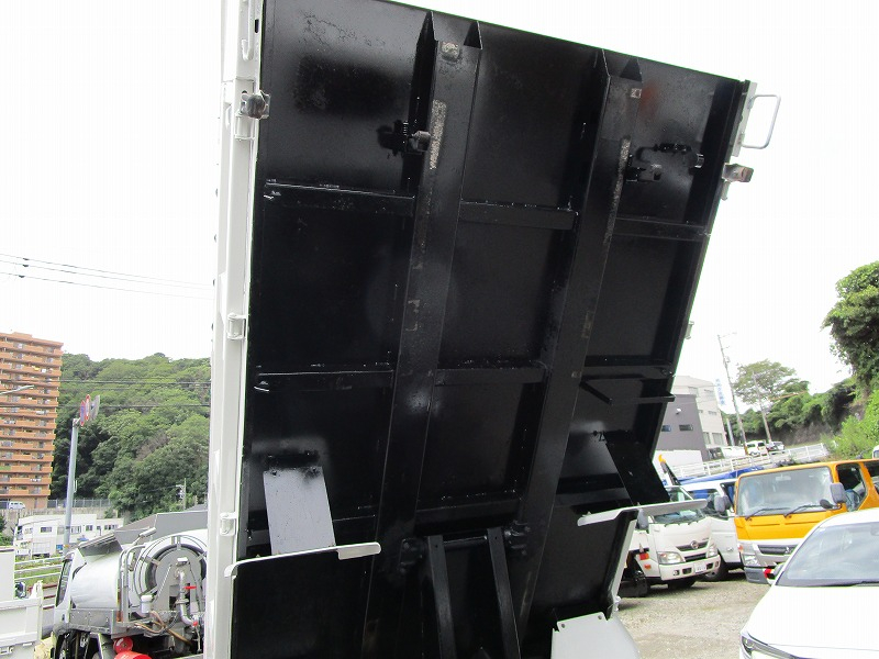 ダンプ 全低床 3t|中古トラックの販売・買取・査定のアイナビ