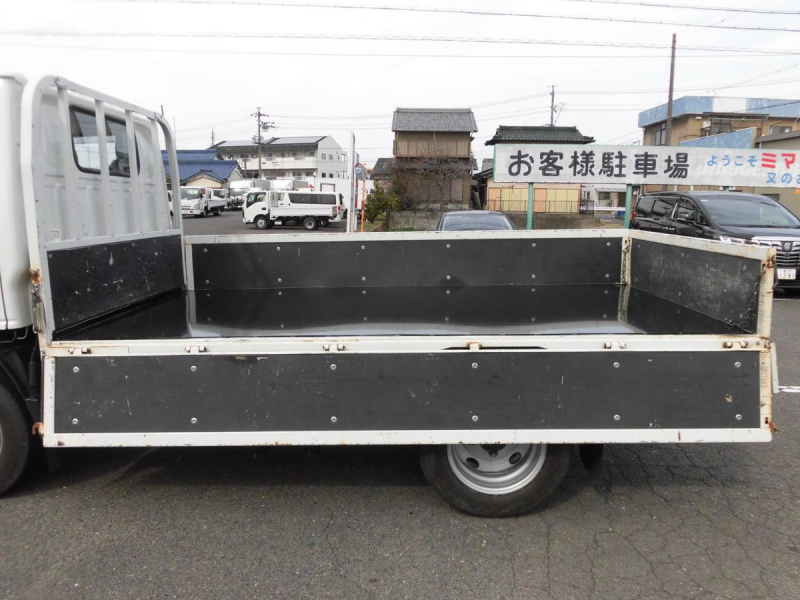 R3年エルフ2T　10尺全低床　4WD　AT　総重量5T未満|中古トラックの販売・買取・査定のアイナビ