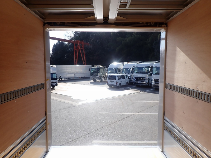 未使用車 ワイドロング L4430 W2090 150PS 6速|中古トラックの販売・買取・査定のアイナビ