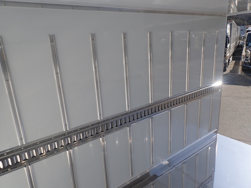 東プレ-30℃設定 10尺 150PS AT車 カスタム仕様|中古トラックの販売・買取・査定のアイナビ