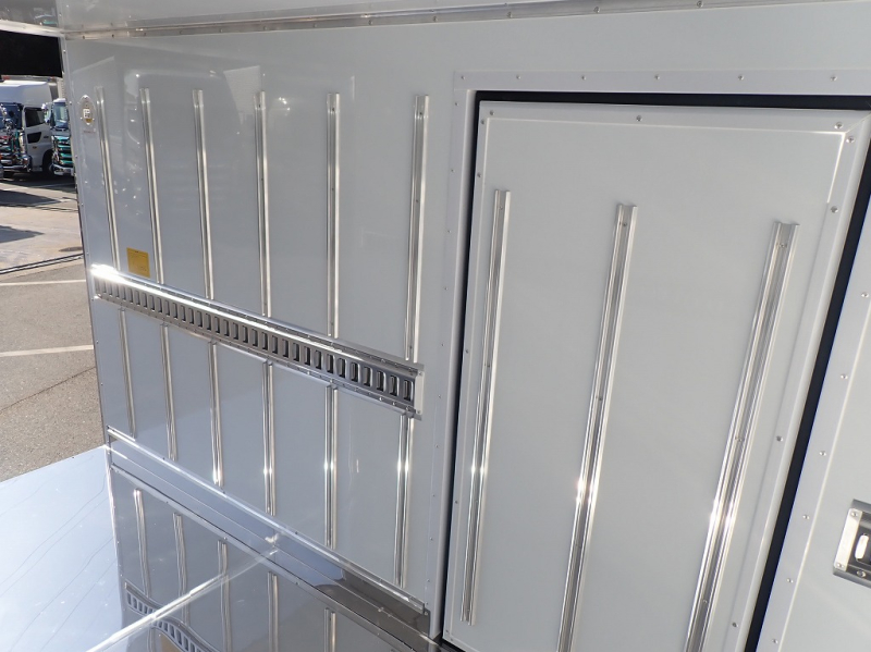 東プレ-30℃設定 10尺 150PS AT車 カスタム仕様|中古トラックの販売・買取・査定のアイナビ