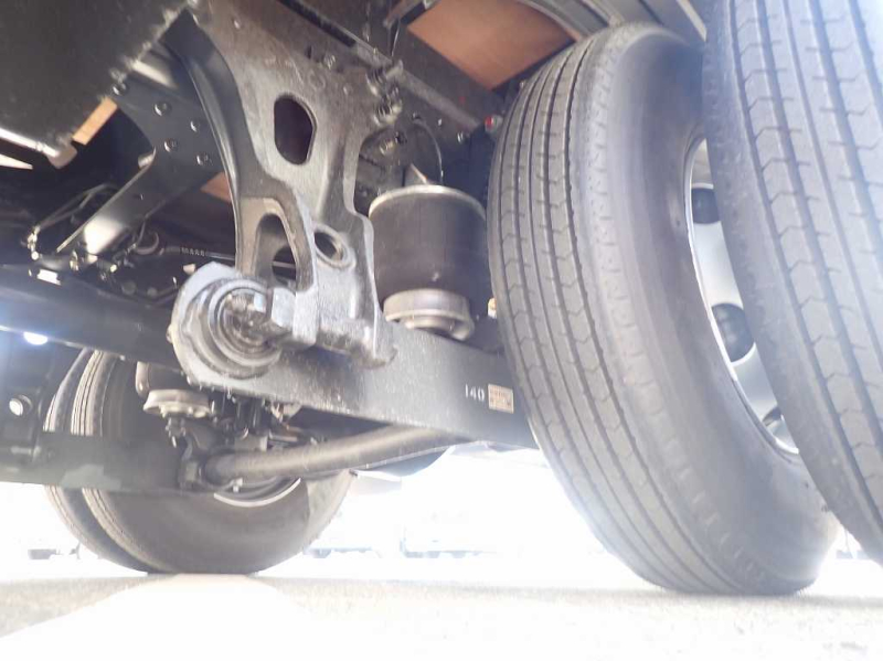 未使用 Ⅼ6120ワイド エアサス 240PS 6速 アルミブロック|中古トラックの販売・買取・査定のアイナビ