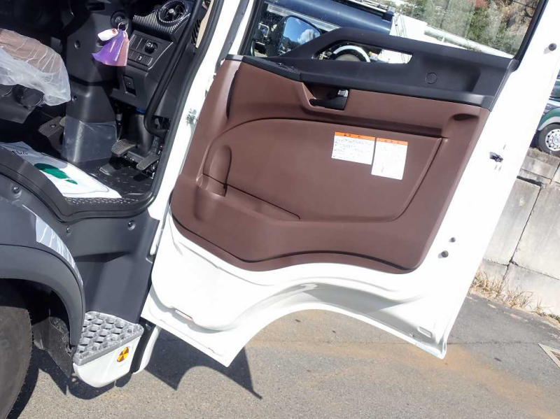 未使用 Ⅼ6120ワイド エアサス 240PS 6速 アルミブロック|中古トラックの販売・買取・査定のアイナビ