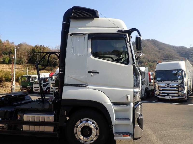 未使用トラクタ(花見台セミトレ用) ハイルーフ 後輪エアサス|中古トラックの販売・買取・査定のアイナビ