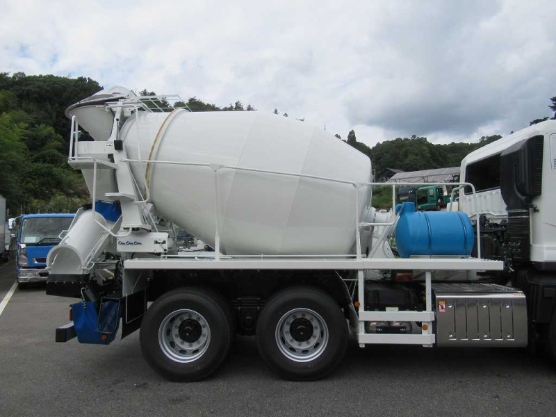 カヤバ ドラム容量8.7立米 最大混合容量.4立米|中古トラックの販売・買取・査定のアイナビ