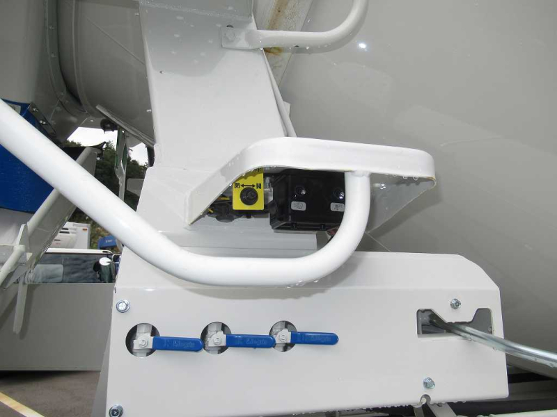 カヤバ ドラム容量8.7立米 最大混合容量.4立米|中古トラックの販売・買取・査定のアイナビ