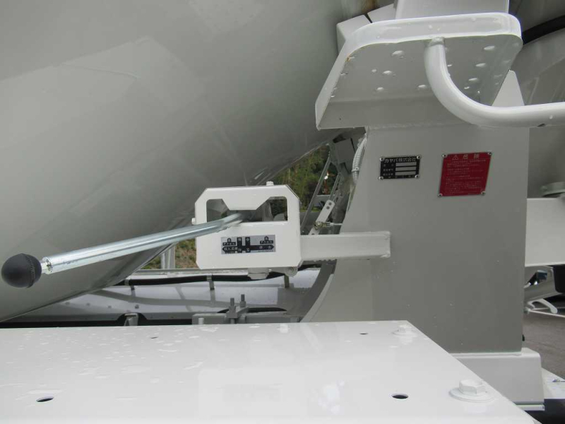 カヤバ ドラム容量8.7立米 最大混合容量.4立米|中古トラックの販売・買取・査定のアイナビ