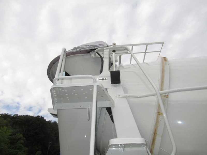 カヤバ ドラム容量8.7立米 最大混合容量.4立米|中古トラックの販売・買取・査定のアイナビ