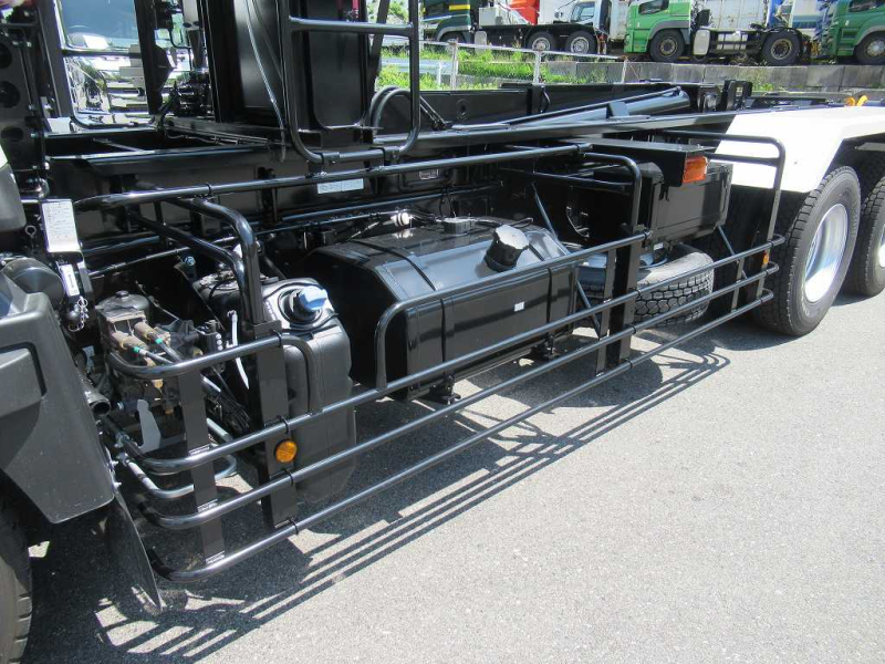 新明和 22t アームロール ハイルーフ AT車 積載10600㎏|中古トラックの販売・買取・査定のアイナビ