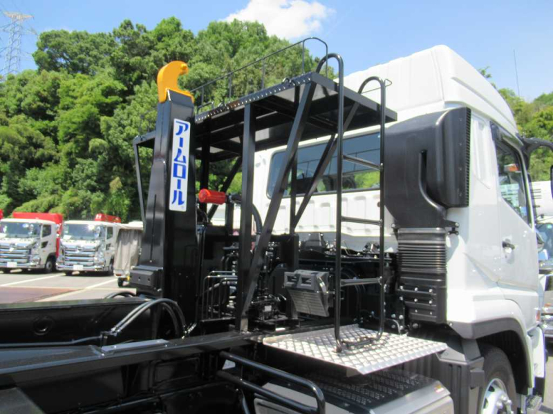 新明和 22t アームロール ハイルーフ AT車 積載10600㎏|中古トラックの販売・買取・査定のアイナビ