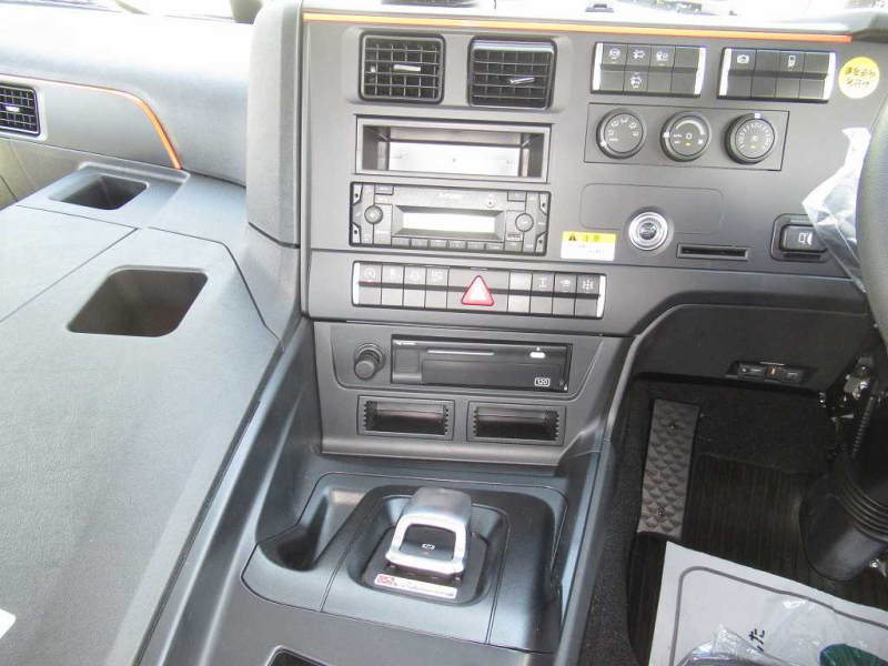 新明和 22t アームロール ハイルーフ AT車 積載10600㎏|中古トラックの販売・買取・査定のアイナビ