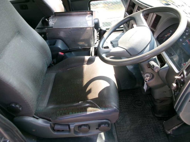 中型 Wキャブ垂直PG付木平|中古トラックの販売・買取・査定のアイナビ