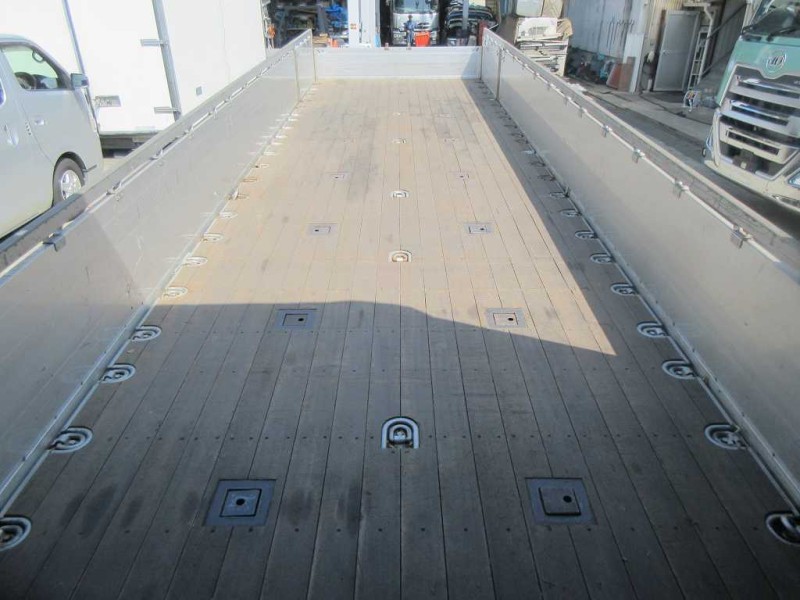 4軸低床アコーディオン幌付アルミ平|中古トラックの販売・買取・査定のアイナビ