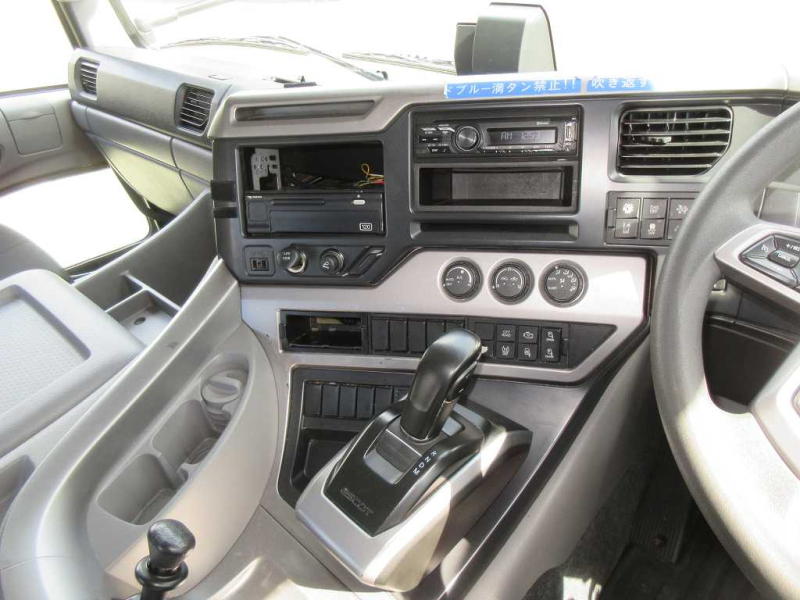 第五輪11.7トン2PGクオン標準ルーフトラクタ|中古トラックの販売・買取・査定のアイナビ