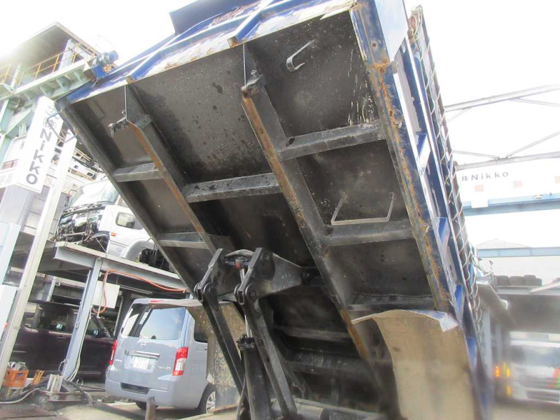 コンドル Lゲート4トンダンプ|中古トラックの販売・買取・査定のアイナビ