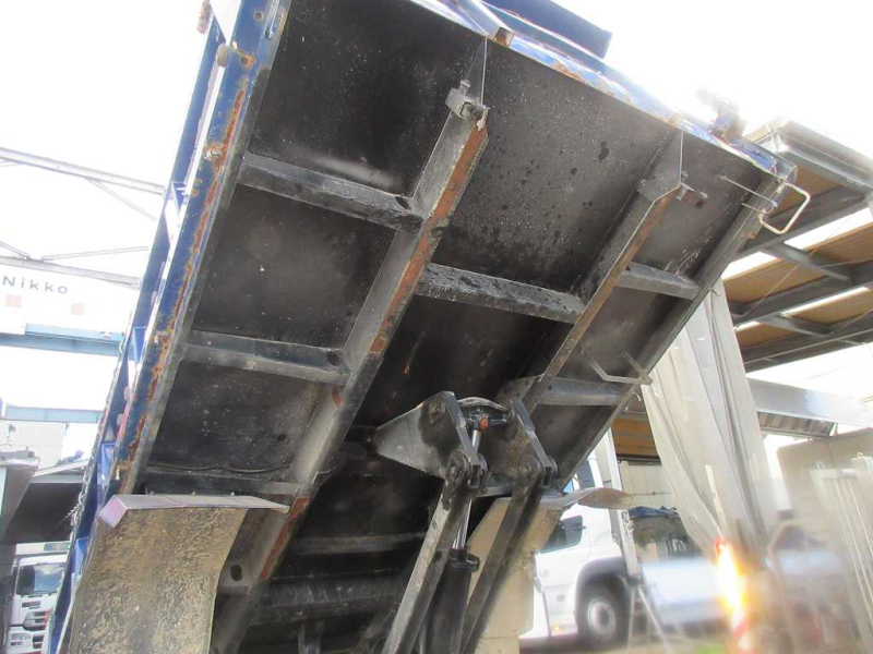 コンドル Lゲート4トンダンプ|中古トラックの販売・買取・査定のアイナビ