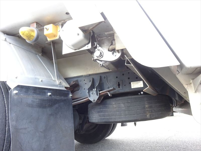 プレス 10.2㎥ 段ボール仕様 新明和|中古トラックの販売・買取・査定のアイナビ