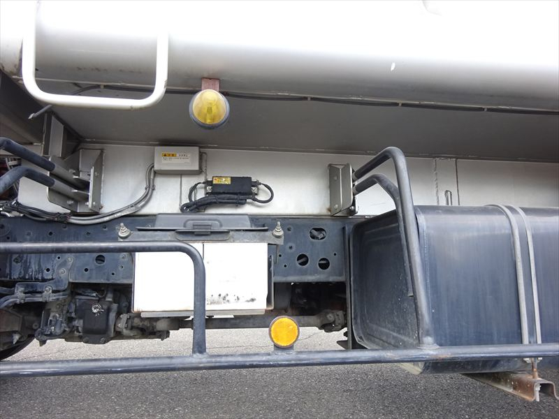 プレス 10.2㎥ 段ボール仕様 新明和|中古トラックの販売・買取・査定のアイナビ