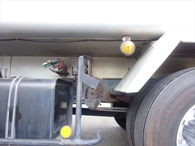 プレス 10.2㎥ 段ボール仕様 新明和|中古トラックの販売・買取・査定のアイナビ