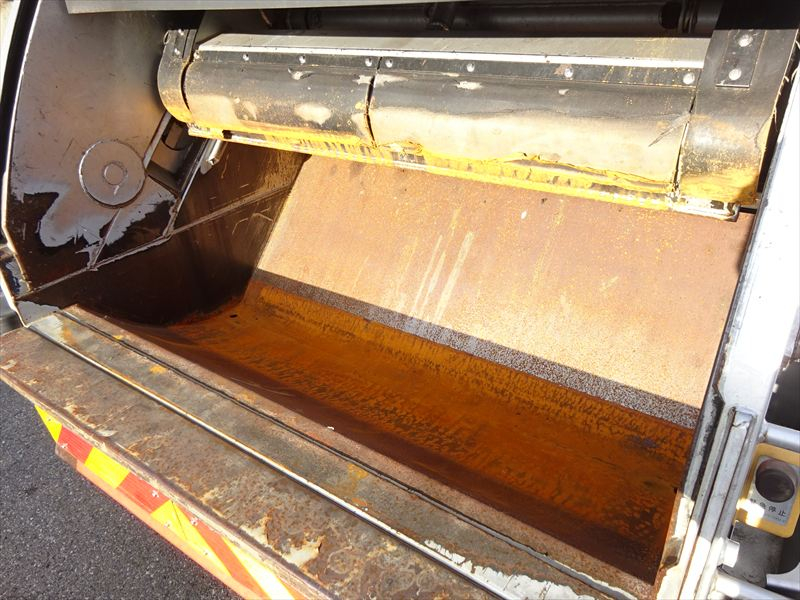 プレス 10.2㎥ 段ボール仕様 新明和|中古トラックの販売・買取・査定のアイナビ