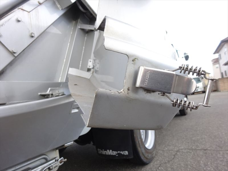 プレス 10.2㎥ 段ボール仕様 新明和|中古トラックの販売・買取・査定のアイナビ