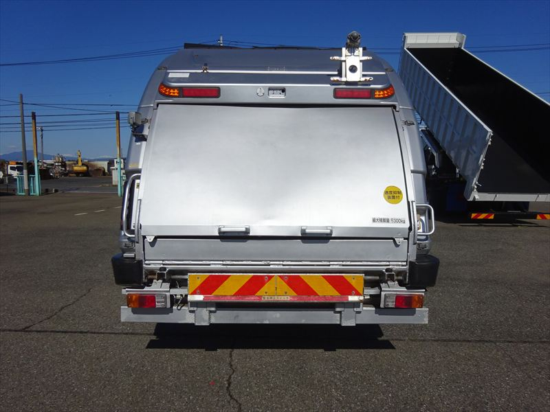 増t プレス 10.2㎥ 新明和|中古トラックの販売・買取・査定のアイナビ