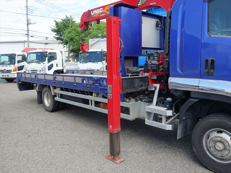 増tセルフクレーン 3段ラジコン ウインチ 中型免許対応|中古トラックの販売・買取・査定のアイナビ