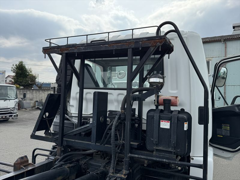 新明和アームロール 4t|中古トラックの販売・買取・査定のアイナビ