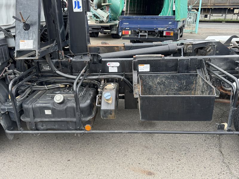 新明和アームロール 4t|中古トラックの販売・買取・査定のアイナビ