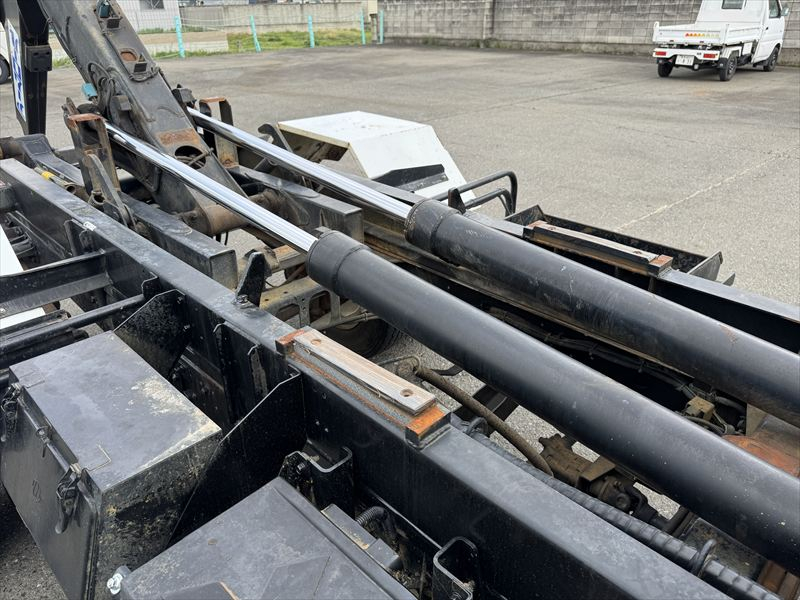 新明和アームロール 4t|中古トラックの販売・買取・査定のアイナビ