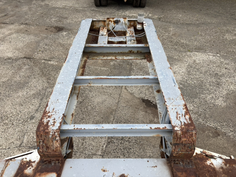 H元年式、海コンシャーシ20ft2軸、車検付|中古トラックの販売・買取・査定のアイナビ