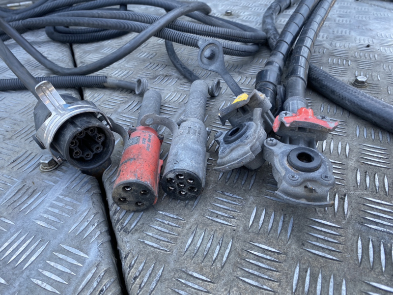 H30年式ダンプ油圧ポンプ付き2デフトラクタ|中古トラックの販売・買取・査定のアイナビ