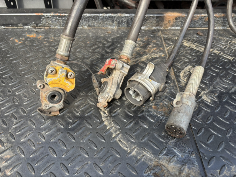 H28年式第5輪20t マニュアルハイルーフトラクタ|中古トラックの販売・買取・査定のアイナビ